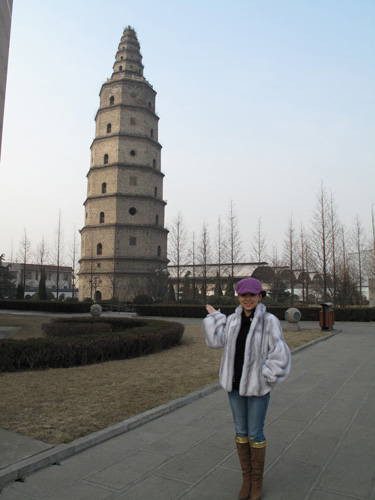 潘晓婷与兴隆塔合影.