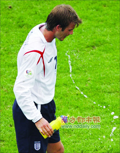 球星为何都爱吐口水? 网友:吐的是寂寞(组图)