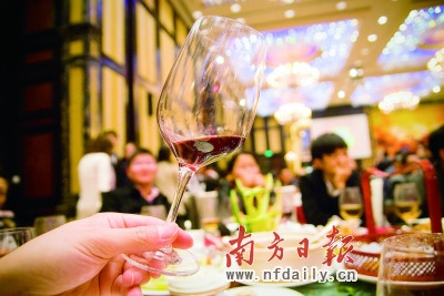 ���ơ����䡱��ʳ��¥�����Ѿ�����Ļ���