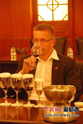 �¹���˹��ƽ��ܹܲ�������•�ֶ��������ԣ