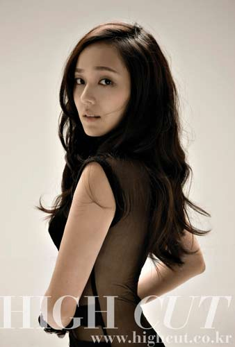韩国清纯玉女长发遮胸 全裸上身变性感女神(图)(3)