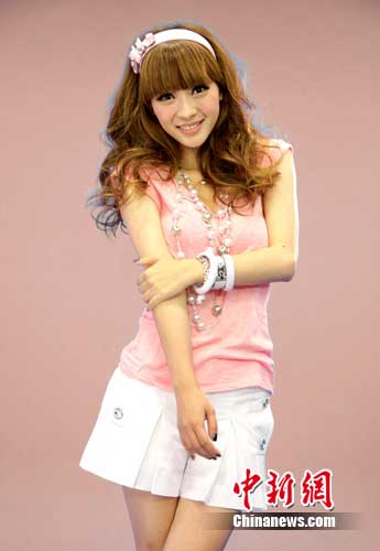 柳岩主持《音乐风云榜》颇受学生观众喜爱