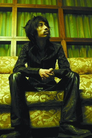 "中国摇滚新教父"谢天笑吸大麻被抓 明日获释