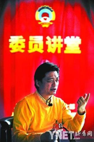 崔永元拒评刘翔两会未提案 感叹纳税太多