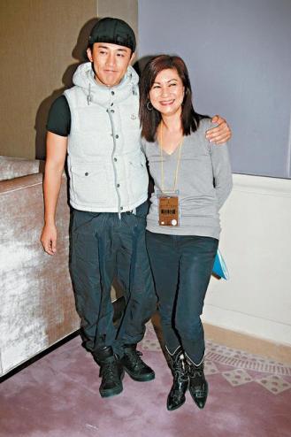 林峰和无线高层乐易玲(图片来源:星岛日报)