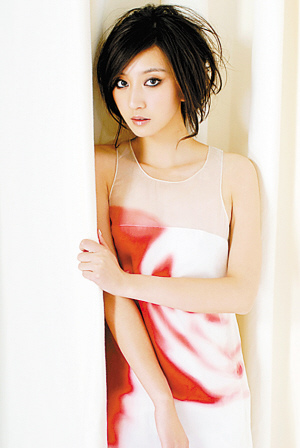 唐一菲否认半夜敲谢霆锋门:我们一句话没说过