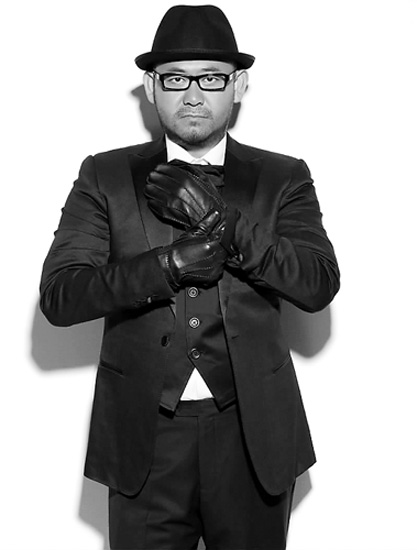 姜武穿西装戴黑帽变潮男自称十几岁就很时髦图