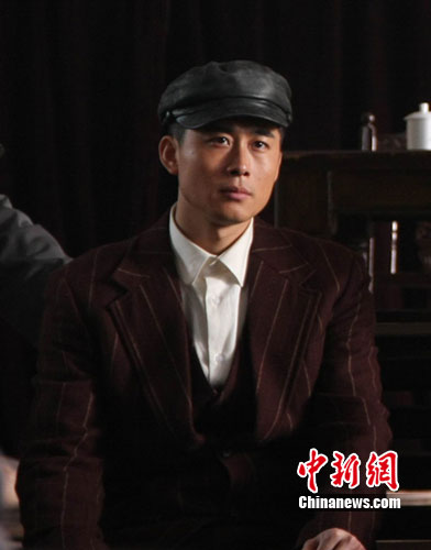 胡安搭档胡军出演中国1921饰革命英雄图