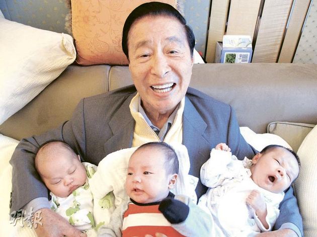 李兆基大儿子晒三胞胎照 为慈善150万购微博账号(4)
