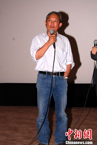 张之亮忆张国荣赞其勇敢 《肩上蝶》首尝魔幻爱情