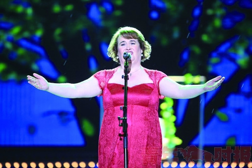 机械舞者获达人秀年度冠军 苏珊大妈俏皮秀中文