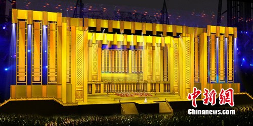 ����Ӣ���ڶ������ȳ��ݳ������󿴵���ǰ�ع�