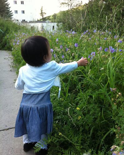 ��ޱ��Ů�����ع⴩��Ů��ȹ����ɻ���ͼ��