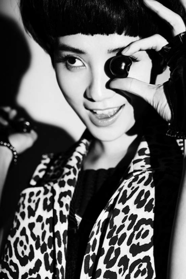 小宋佳短发造型拍个性大片 摇滚复古齐上阵(图)(3)