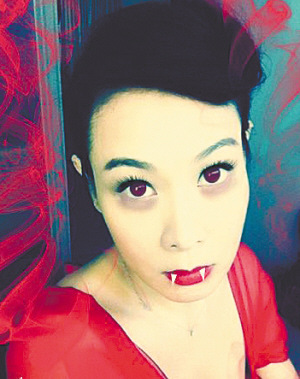 图文:刘若英自贴"僵尸照" 青面獠牙表情恐怖