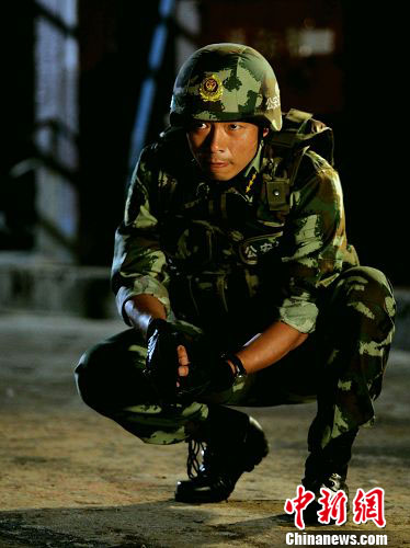 《零号国境线》献礼"八一" 演员拍戏腿部骨折