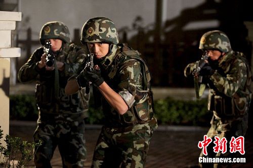 《零号国境线》演员遭恶搞 王挺王雷被指"断背"