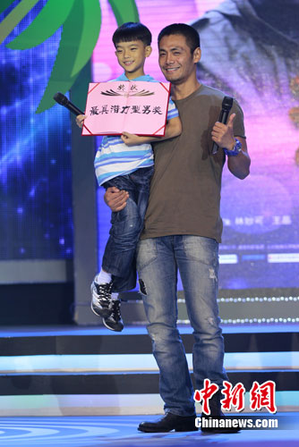 lucas18岁前不再拍戏霆锋盼爱子以学业为重图6