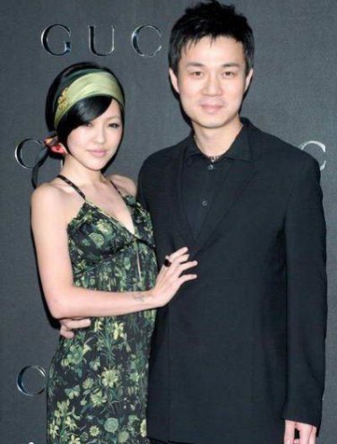 小s为老公许雅钧庆41岁生日甜蜜相拥晒恩爱图2