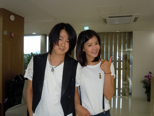 朴一泽澄清"挟持"误会 晒与张紫妍密友亲密照