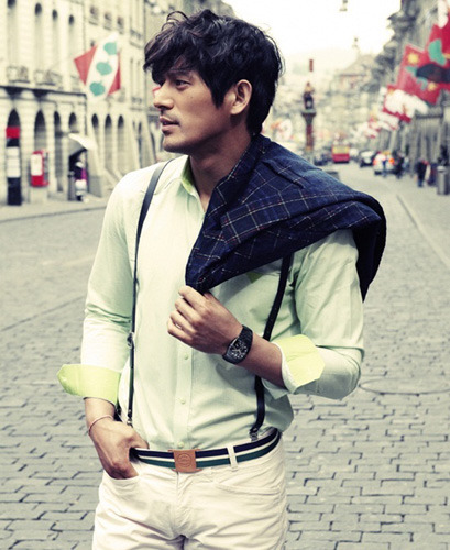 韩星吴志浩瑞士街头拍写真 展成熟型男魅力(图)(4)