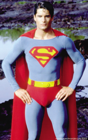 新《超人》造型曝光 标志性红内裤不知去向(图)(2)