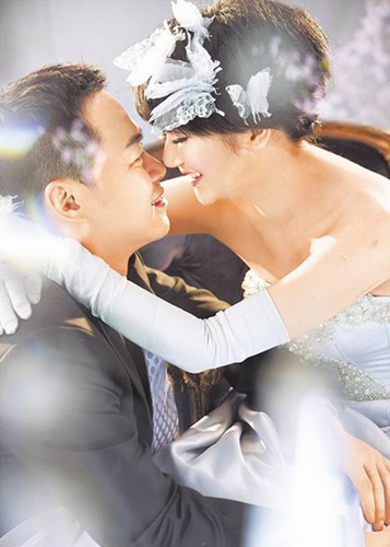 夫张承中步入结婚礼堂,婚礼将由阿ken,纳豆主持,伴娘团有妹妹任容萱