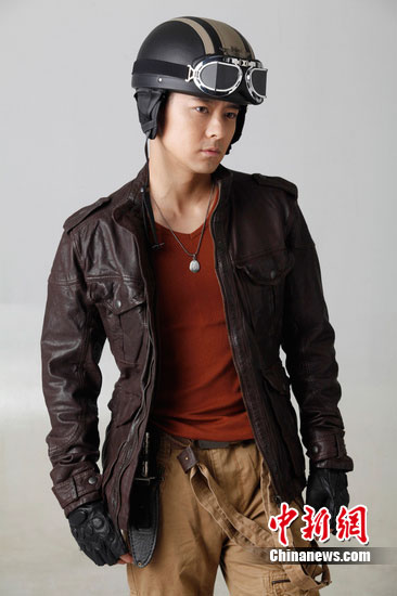 林志颖穿军装霸气外露 扛长枪男人味十足(图)(2)