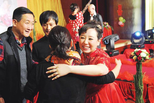 关凌大婚"我爱我家"亲人再聚首 网友感慨变化大