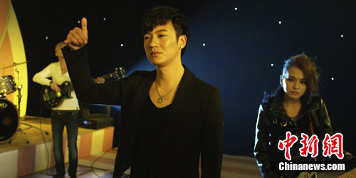 是一部讲述爱和勇气的微电影,由信乐团新主唱文杰亲自挑梁担任男主角