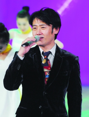 央视春晚陈奕迅王菲浪漫合唱竹上跳舞杂技惊险(3)