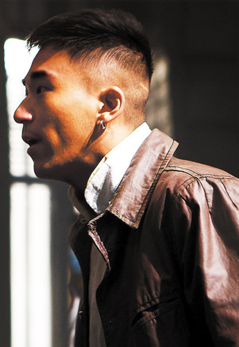 张默涉毒网友评论两边倒 友人:他吸毒或因压力大(2)