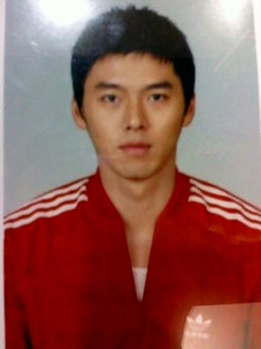 玄彬证件照曝光 穿运动服留短发似体大学生(图)