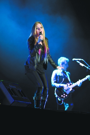 娱乐新闻   2月14日艾薇儿,3月1日美声绅士组合,3月12日罗克塞特乐队