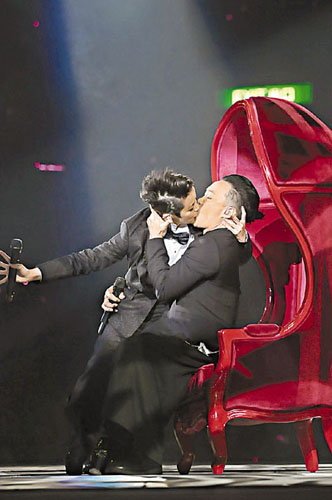 陈奕迅摸何韵诗胸?男方:是轻抚,但感觉很舒服