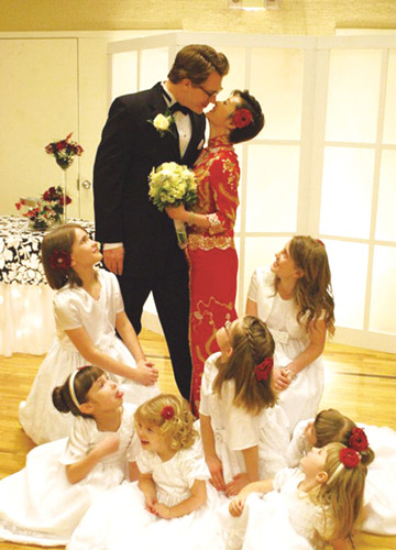 袁莉着中式礼服加拿大完婚大赞老公家乡很美