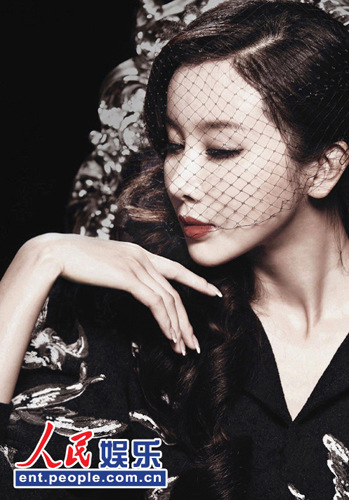 组图:孙菲菲暗夜诱惑黑纱遮面 朱唇微启性感爆棚