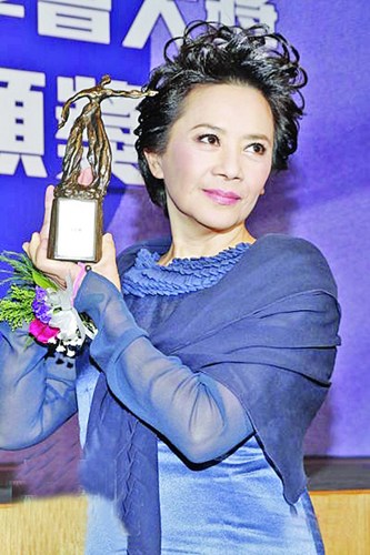 叶德娴凭"桃姐"四夺影后 姜文夺三奖称要拿下华仔