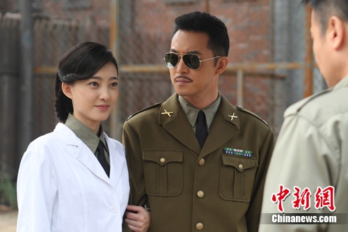 王丽坤饰演女狱医王玲雨