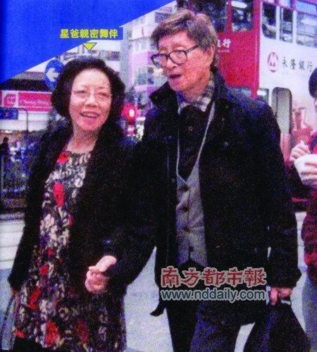 周星驰寒冬赴父亲寓所 幼时遭抛弃恩怨似化解(图)(3)