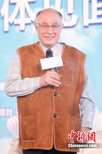 75岁许还山闹市开破车 老艺术家重聚吓破胆(图)