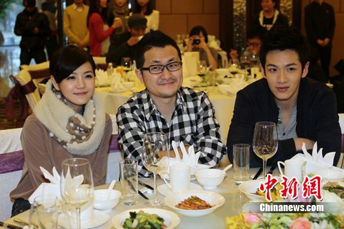 资料图:九把刀携男女主演出席影片答谢宴