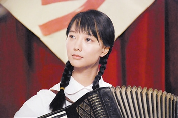 王珞丹不惧与周冬雨比较:演静秋我无怨无悔(图)(2)