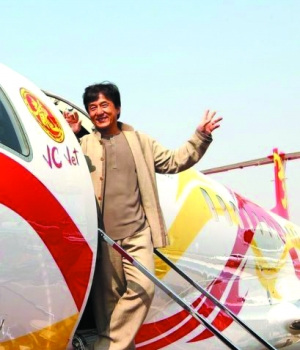 ���������Ϻ���չվ˽�˷ɻ��տ�Ц��Pose��ͼ��