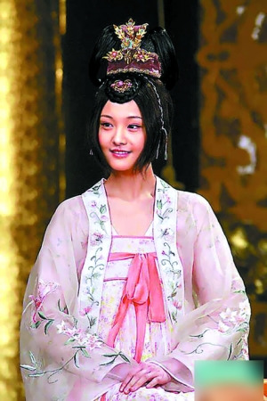 林妙可郑爽贾静雯接力演太平公主 造型清新(图)(2)-中新网