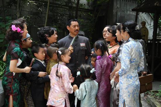 张丰毅《雾都》感情戏看点多 被嘲事业爱情两不误