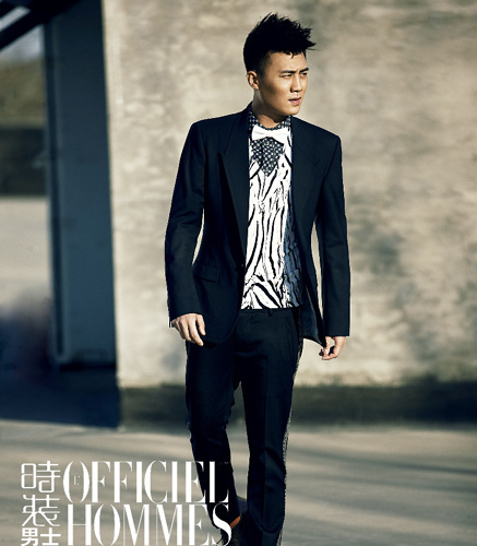 杜淳玩转英伦风 优雅西装展"淳爷"贵族气质(图)(5)