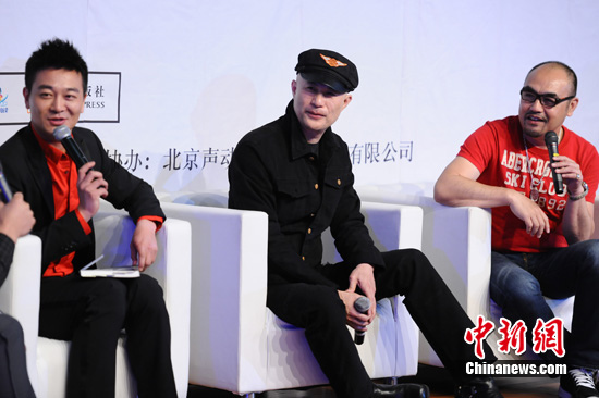 "师兄弟"三人重聚,从左到右:吴樾,徐锦江,臧金生 李学仕 摄