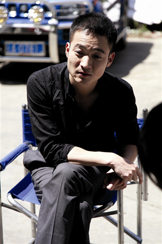 喻恩泰新戏演绎“制服控”小男人先追校花再追警花