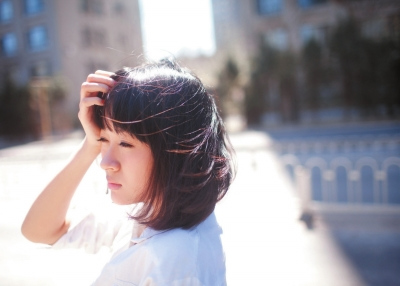 90��Ů���ָ��ߺ�ȴû�ֵ�Ǯ���ư�����ά������